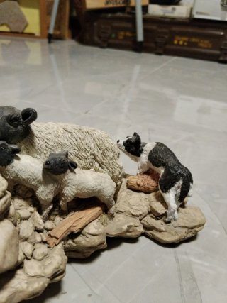 Figura de ovejas y perro