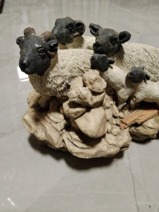 Figura de ovejas y perro