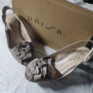 Sandalias Unisa Beige Flores Tacón Slingback