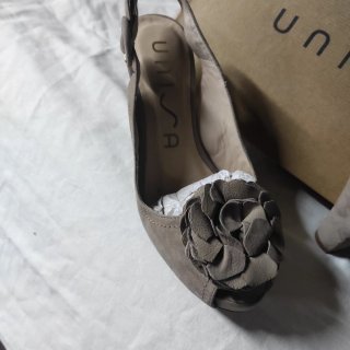 Sandalias Unisa Beige Flores Tacón Slingback