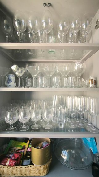Vitrina de madera cristal. Vendo aparador a parte