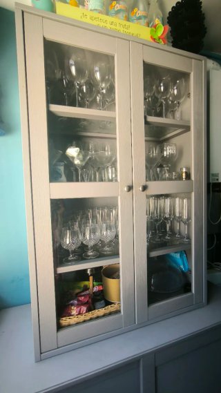 Vitrina de madera cristal. Vendo aparador a parte
