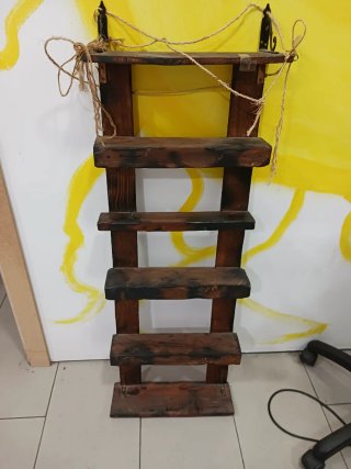 Estantería de madera rústica