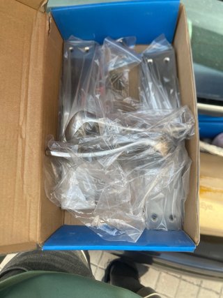 Manillas y cerraduras para puertas