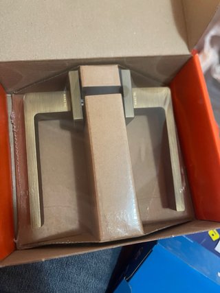 Manillas y cerraduras para puertas