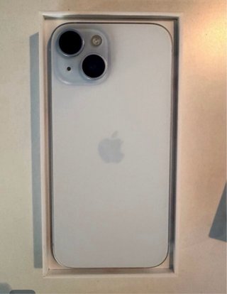 iPhone 15 azul celeste