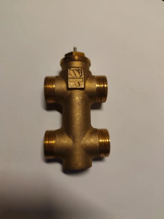 Válvula 3 vías latón 4 puertos