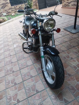 Moto Kymco Venos 250 Cruiser Negra
