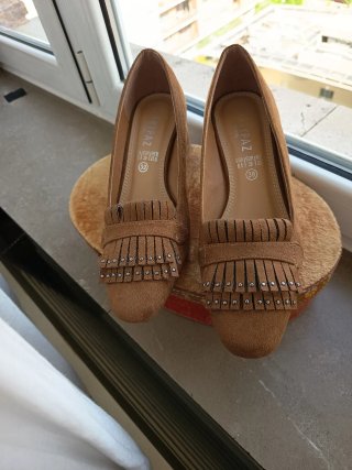 Zapatos Mari Paz ante beige/marrón T.39
