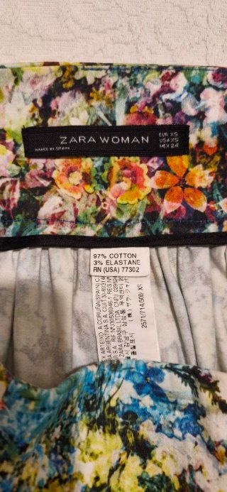 Minifalda flores ZARA