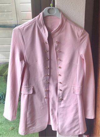 Rebajadisima Chaqueta estilo militar rosa