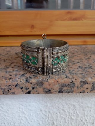 Pulsera berber con detalles verdes