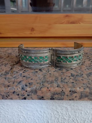 Pulsera berber con detalles verdes