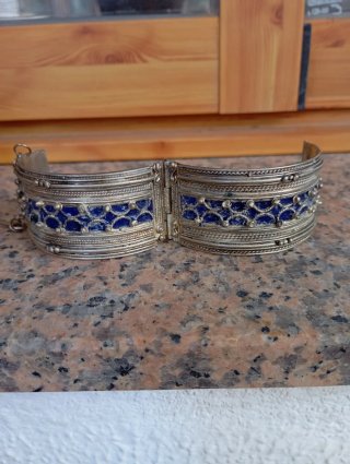 Pulsera estilo berber con detalles azules