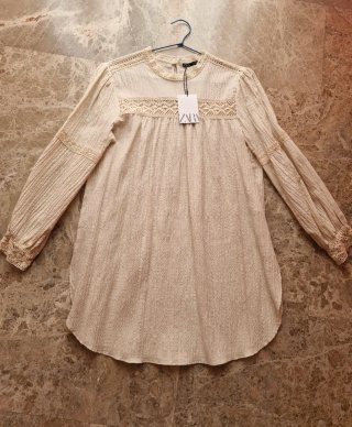 Vestido Zara beige con encaje