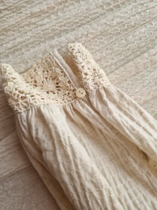 Vestido Zara beige con encaje