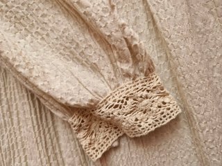 Vestido Zara beige con encaje