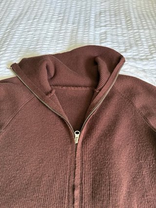 Chaqueta de punto marrón con cremallera