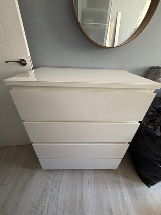 Cómoda Malm Ikea 4 cajones Blanca con cristal