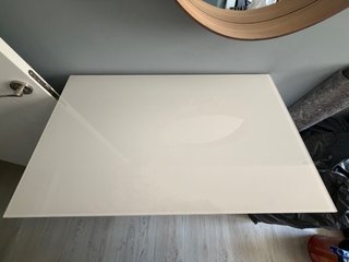 Cómoda Malm Ikea 4 cajones Blanca con cristal