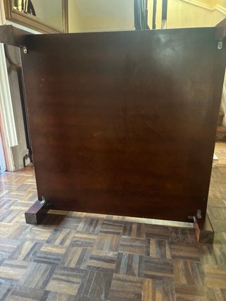 Tavoli quadrati in vetro e legno