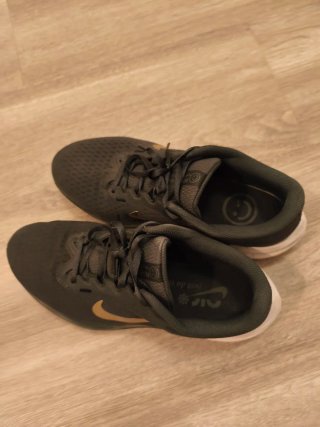 Zapatillas Nike Mujer Negras y Doradas