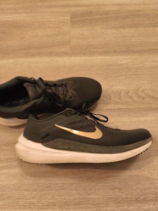 Zapatillas Nike Mujer Negras y Doradas