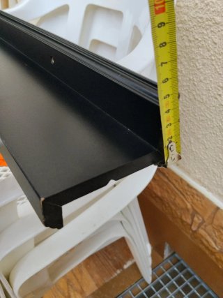 Estantería negra de madera