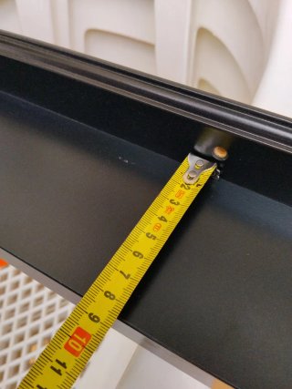 Estantería negra de madera