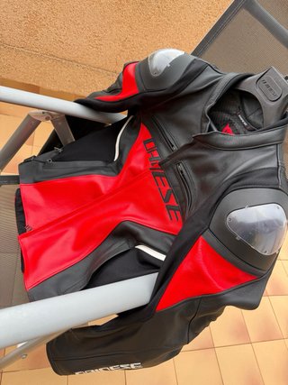 Chaqueta Dainese Negra y Roja