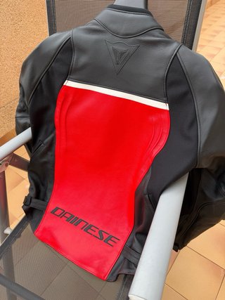 Chaqueta Dainese Negra y Roja