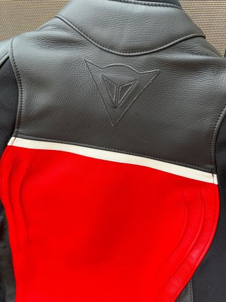 Chaqueta Dainese Negra y Roja