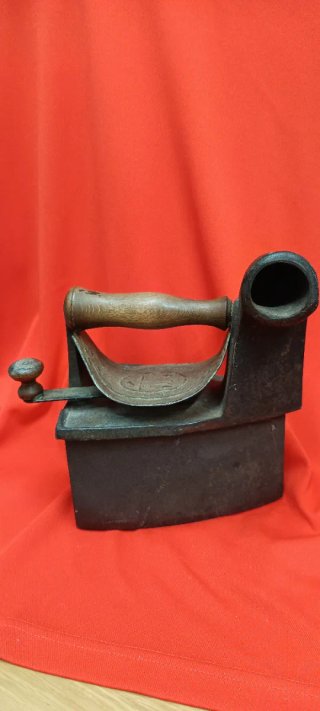 Antigua plancha de carbón