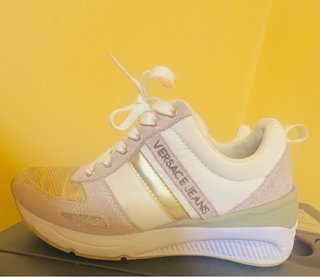 Tenis Versace Jeans Dorados, beige y blancos