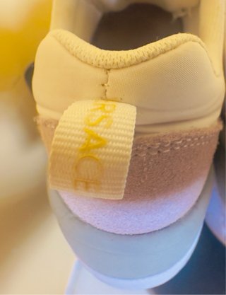 Tenis Versace Jeans Dorados, beige y blancos