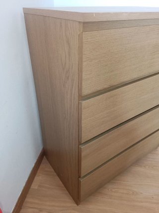 Cómoda de madera con 4 cajones