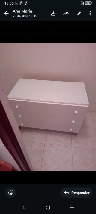 Cómoda blanca de madera