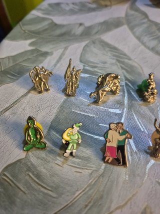 Lote 13 Pins Vintage Personajes Colección 90s