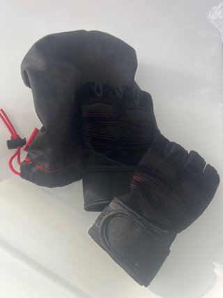 Guantes Gimnasio Negros con Rojo