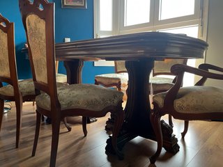 Mesa extensible y sillas