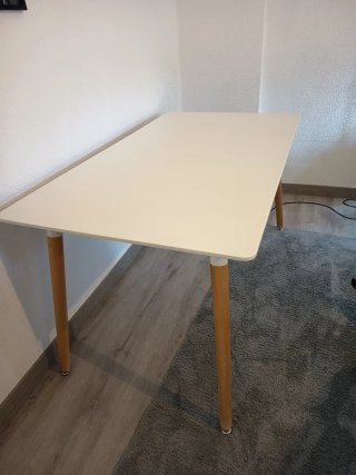 Mesa de comedor blanca patas madera