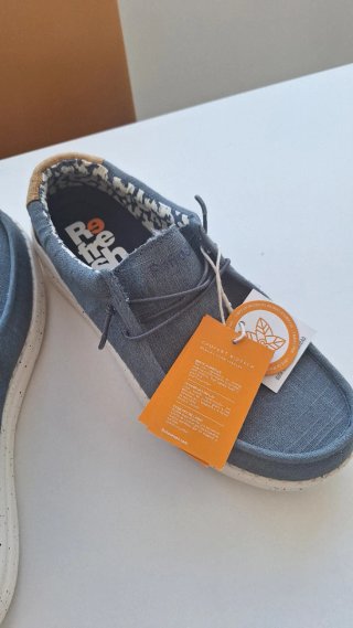 Zapatos Hey Dude Azul y Beige