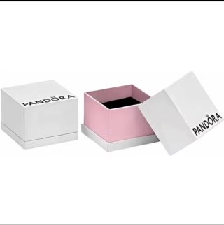 Caja de anillo Pandora rosa y blanca