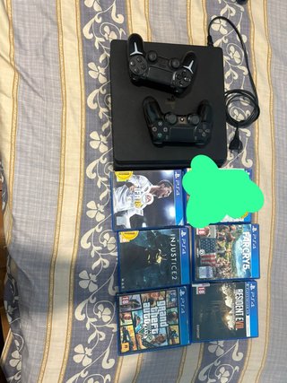 PS4 (PlayStation 4) Negra + 5 Juegos