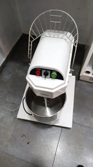 Amasadora Profesional 10L/4kg de masa