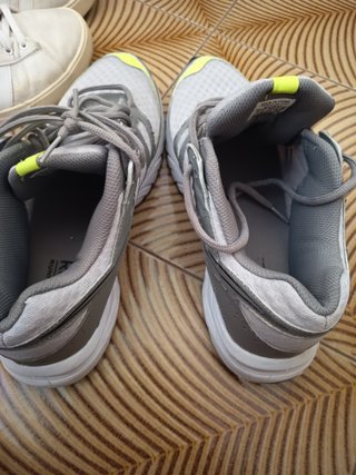 Coppia scarpe ginnastica per uomo Adidas e Reebok.