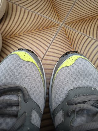Coppia scarpe ginnastica per uomo Adidas e Reebok.