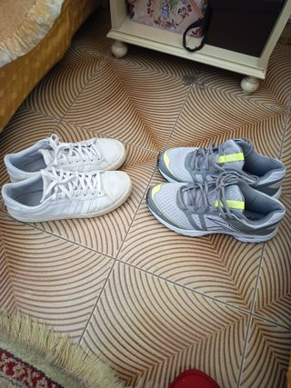 Coppia scarpe ginnastica per uomo Adidas e Reebok.