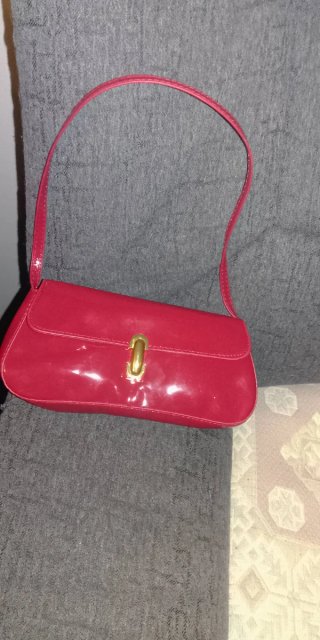 Bolso de mano rojo