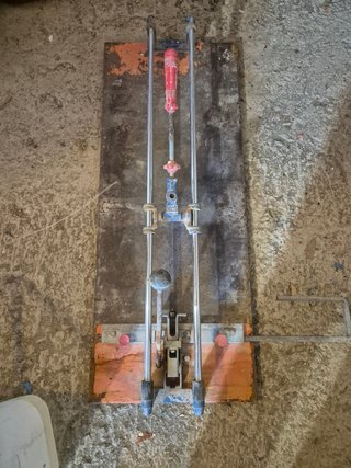 Cortadora de azulejos Rubi con caja